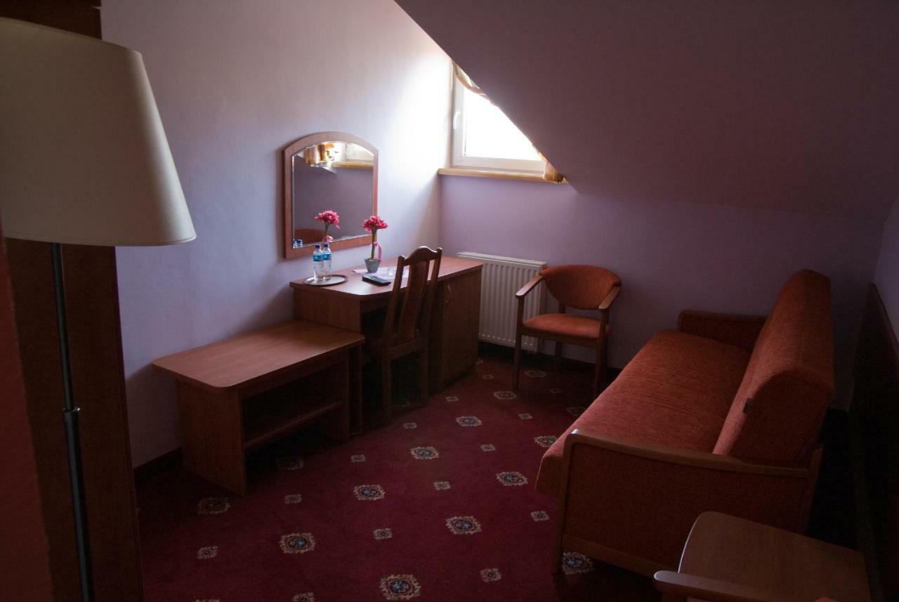 Dwor Dluzniewo Bed & Breakfast Exterior foto