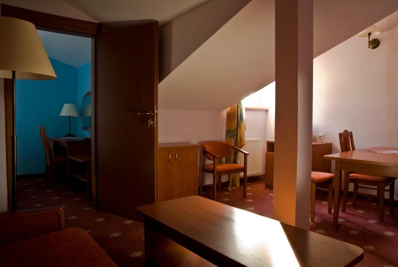 Dwor Dluzniewo Bed & Breakfast Exterior foto