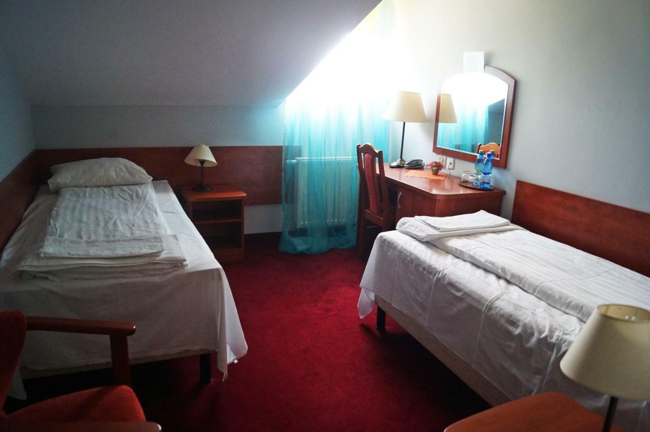 Dwor Dluzniewo Bed & Breakfast Exterior foto