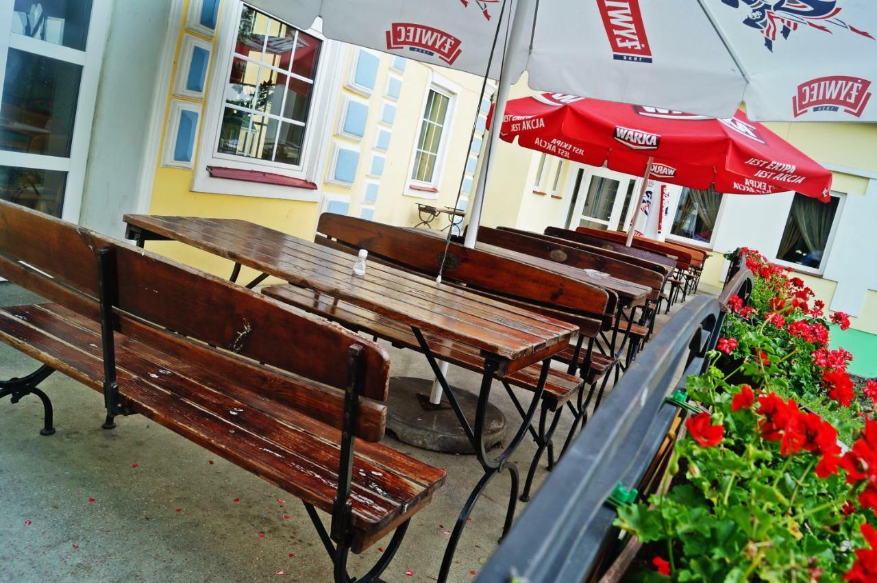 Dwor Dluzniewo Bed & Breakfast Exterior foto